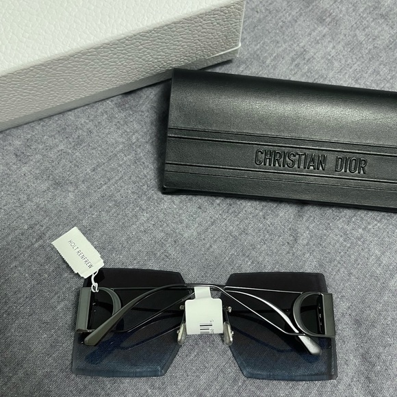 $700 Dior Sunglasses - 30Montaigne S7U - Picture 2 of 2